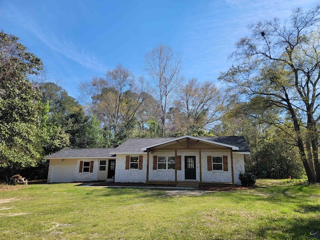 single story home featuring brick siding and a front lawn