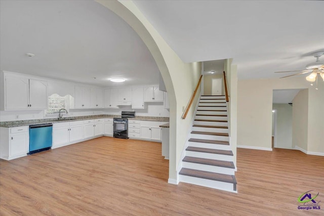 kitchen with dishwasher, ceiling fan, a sink, light wood-type flooring, and black electric range