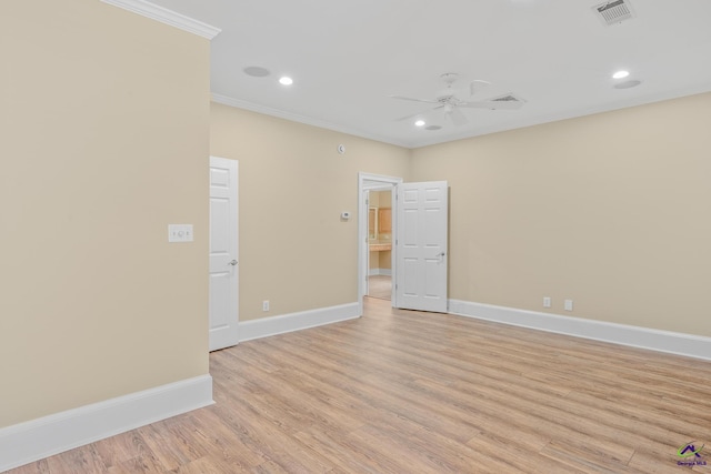 unfurnished room featuring light wood finished floors, baseboards, visible vents, and ceiling fan