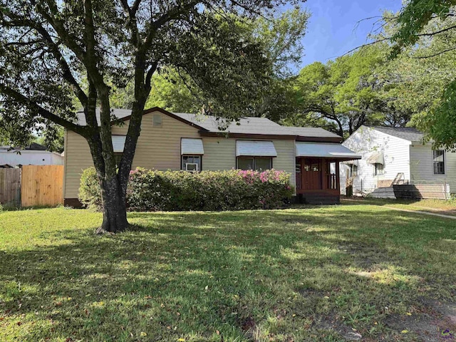 107 Northview Ave, Warner Robins, GA 31088 - exterior space featuring fence and a front yard