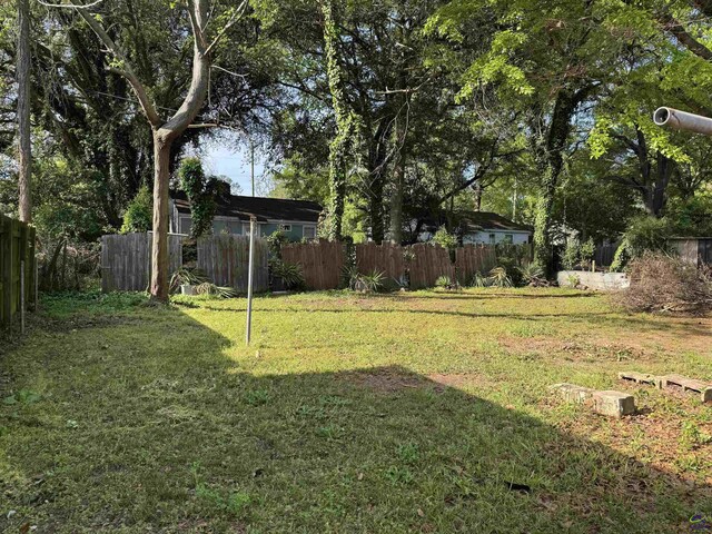 107 Northview Ave, Warner Robins, GA 31088 - view of yard with fence