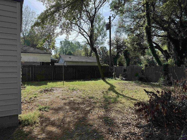 107 Northview Ave, Warner Robins, GA 31088 - view of yard featuring a fenced backyard