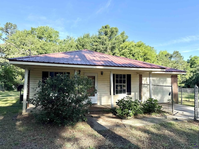 90 Christopher Cir, Fort Valley, GA 31030 - view of front facade featuring covered porch and metal roof