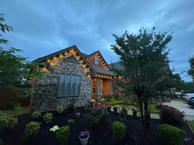 view of front facade with stone siding