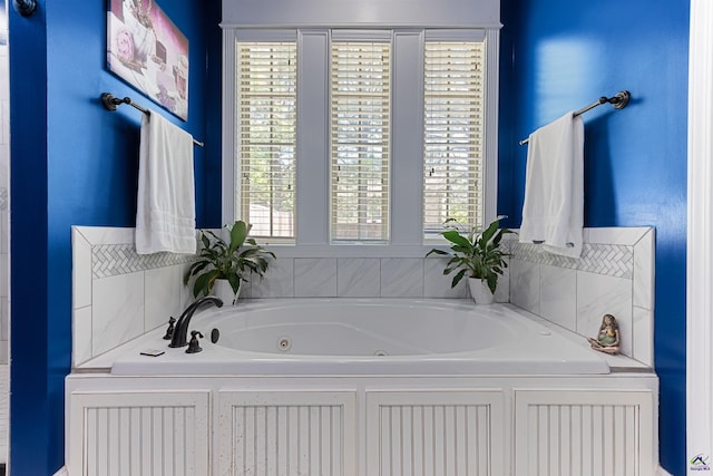 105 Grand View Ave, Kathleen, GA 31047 - bathroom featuring a tub with jets