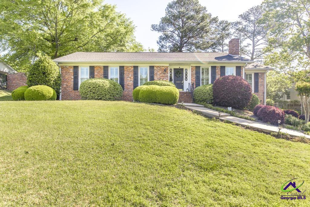 2957 Stuart Dr, Macon, GA 31216 - ranch-style home featuring brick siding, a chimney, and a front yard