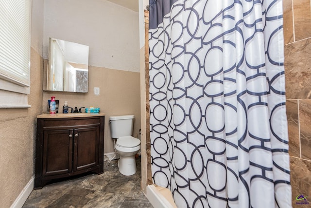 full bathroom featuring vanity, curtained shower, and toilet