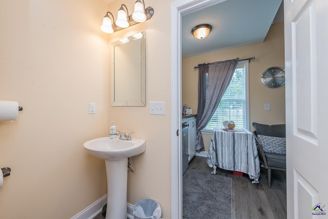 105 Taconic Ct, Bonaire, GA 31005 - ensuite bathroom with wood finished floors, ensuite bathroom, and a sink