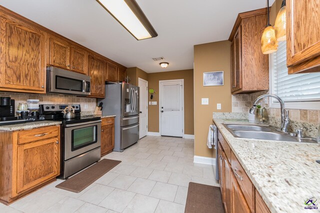 105 Taconic Ct, Bonaire, GA 31005 - kitchen with baseboards, appliances with stainless steel finishes, decorative backsplash, and a sink