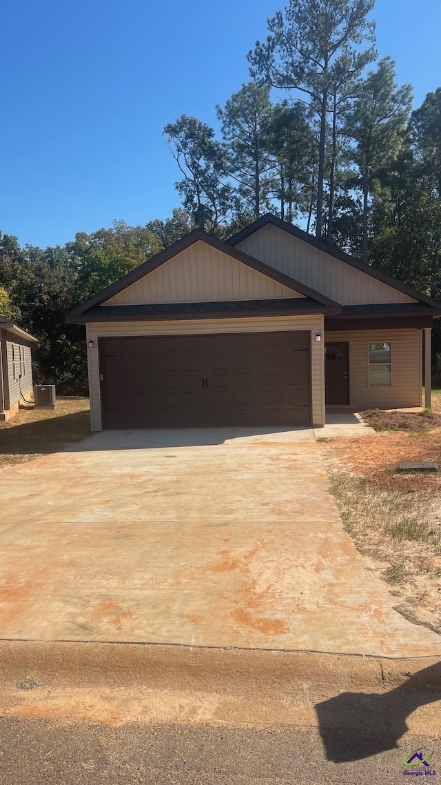139 Rolling Woods Cir, Warner Robins, GA 31088 - view of front facade featuring a garage, central AC unit, and driveway