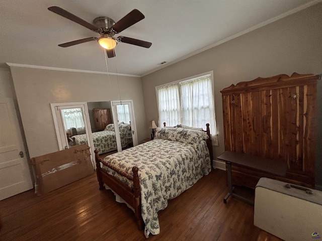 bedroom featuring crown molding, a ceiling fan, dark wood finished floors, and visible vents