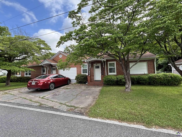 view of front of property featuring a front yard and brick siding