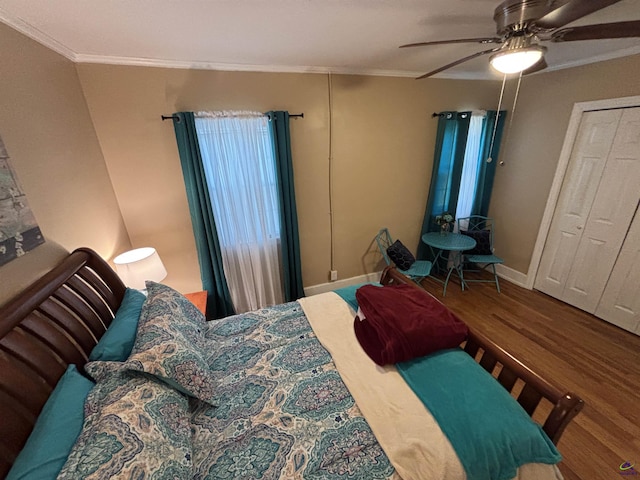 bedroom featuring ornamental molding, a ceiling fan, and wood finished floors
