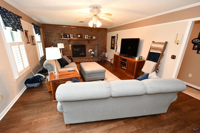 living area featuring crown molding, a ceiling fan, baseboards, and wood finished floors