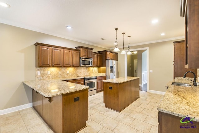 kitchen with a sink, a center island, stainless steel appliances, a peninsula, and tasteful backsplash