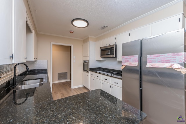 133 Avalon Dr, Warner Robins, GA 31093 - kitchen featuring a sink, white cabinets, stainless steel appliances, and visible vents