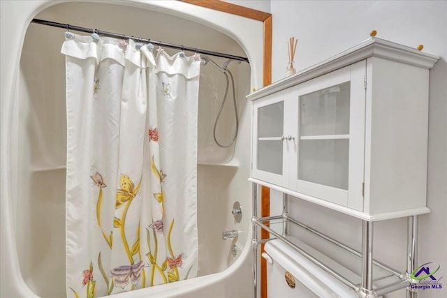 124 Joy Dr, Warner Robins, GA 31088 - details featuring shower / tub combo with curtain
