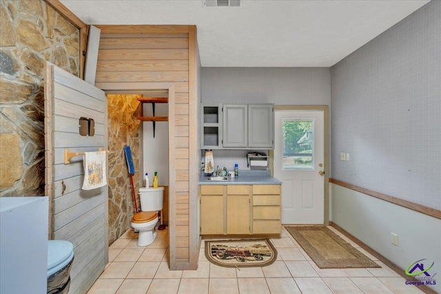 124 Joy Dr, Warner Robins, GA 31088 - bathroom with visible vents, tile patterned floors, toilet, and vanity