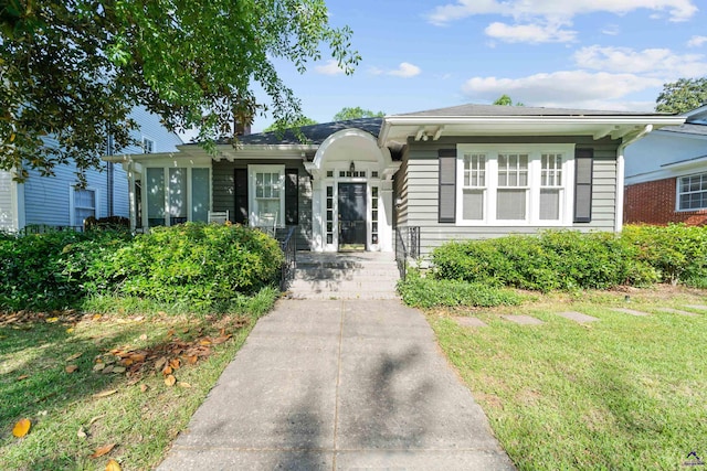 view of front of house with a front lawn