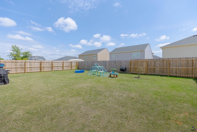 view of yard featuring a fenced backyard