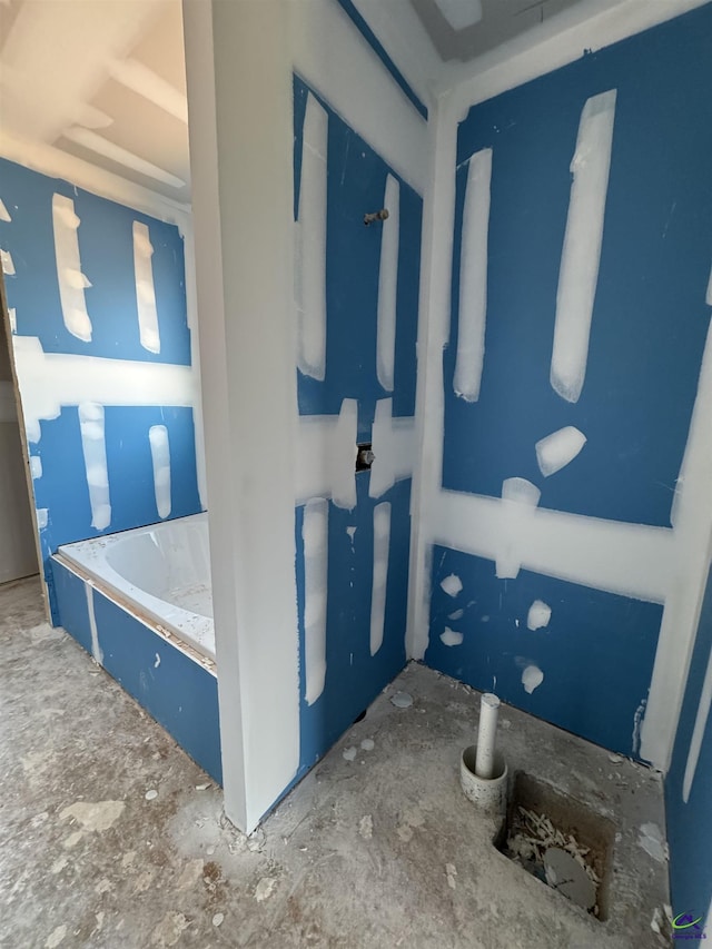 bathroom featuring a bathtub