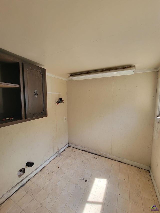 unfurnished room with crown molding and baseboards