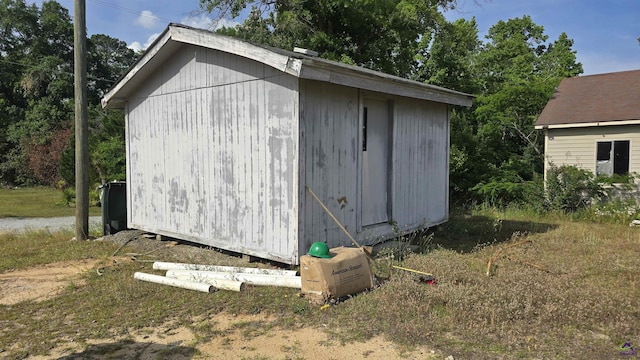view of outbuilding featuring an outbuilding
