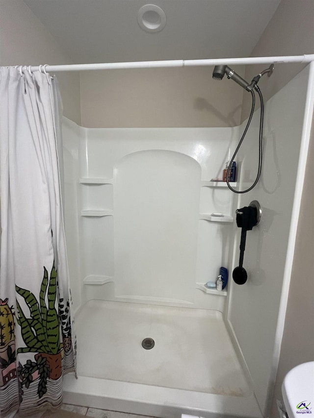 107 Red Tail Cir, Byron, GA 31008 - full bathroom with a shower with shower curtain