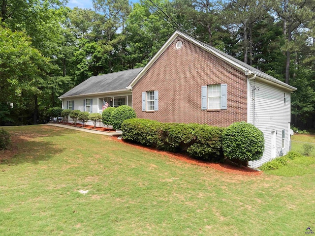 view of front of property with a front lawn and brick siding