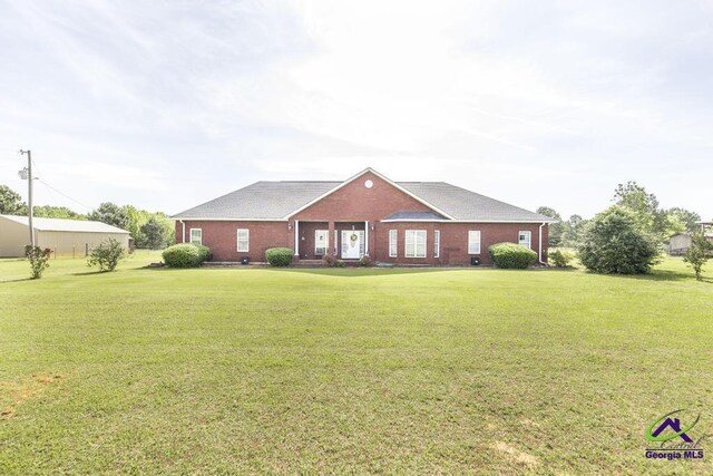view of front of home featuring brick siding and a front yard