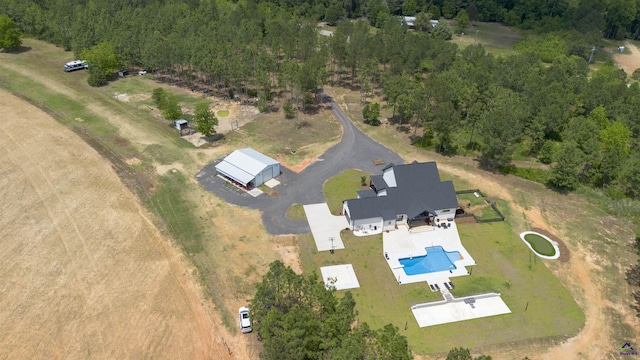 bird's eye view with a view of trees