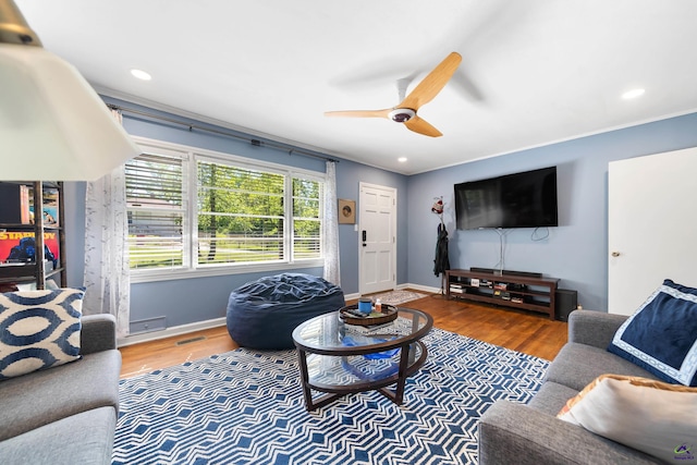 718 Dogwood Cir, Macon, GA 31210 - living area featuring wood finished floors, visible vents, baseboards, ceiling fan, and recessed lighting