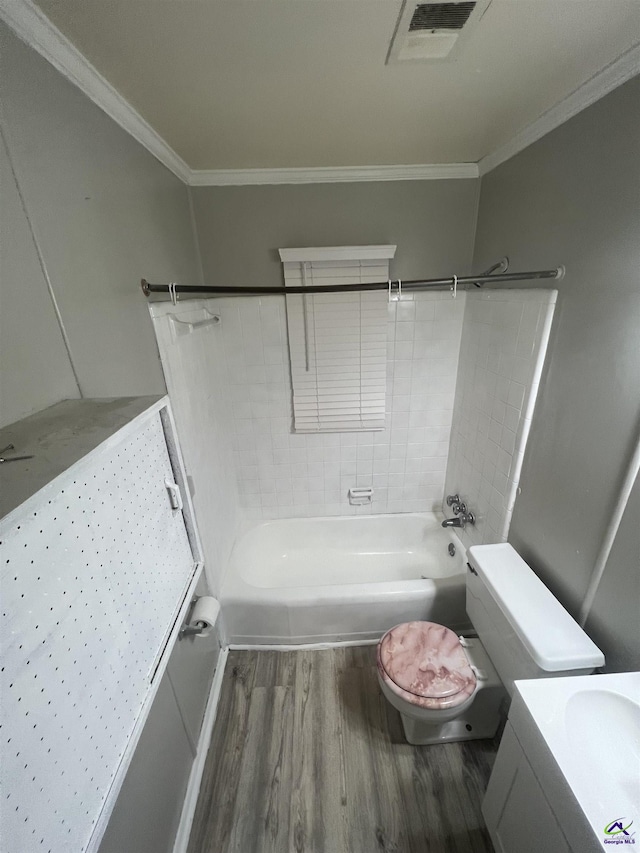 318 Vick St, Albany, GA 31705 - bathroom featuring toilet, crown molding, shower / bathing tub combination, and wood finished floors