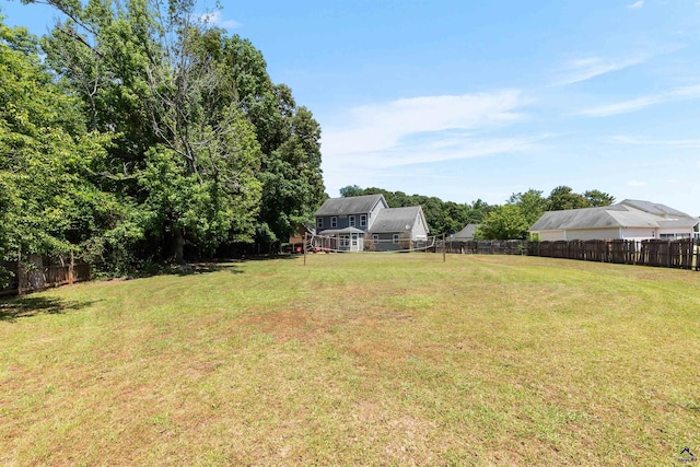view of yard featuring a fenced backyard