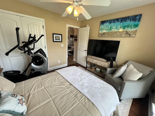 bedroom with wood finished floors, baseboards, arched walkways, and a ceiling fan