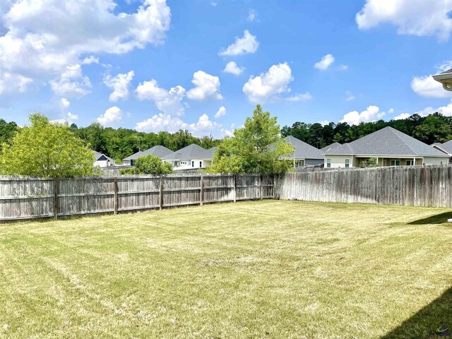 view of yard with a residential view