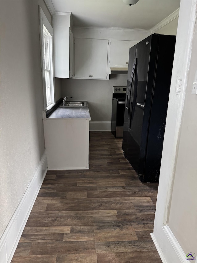 kitchen featuring black fridge with ice dispenser, stainless steel electric range, a sink, crown molding, and dark wood-style flooring