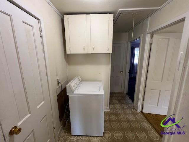 726 Mcarthur Blvd, Warner Robins, GA 31093 - laundry room with washer / dryer, attic access, and cabinet space