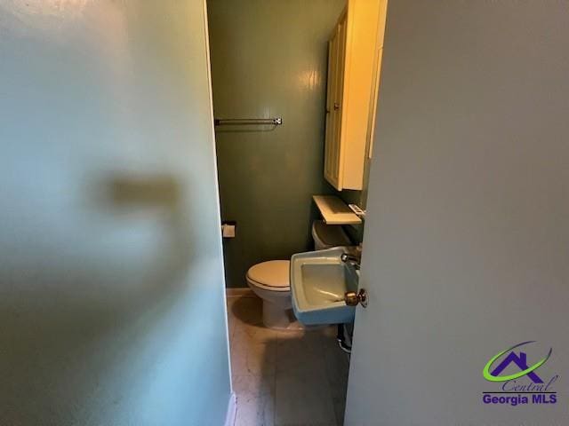 726 Mcarthur Blvd, Warner Robins, GA 31093 - bathroom with a sink and toilet