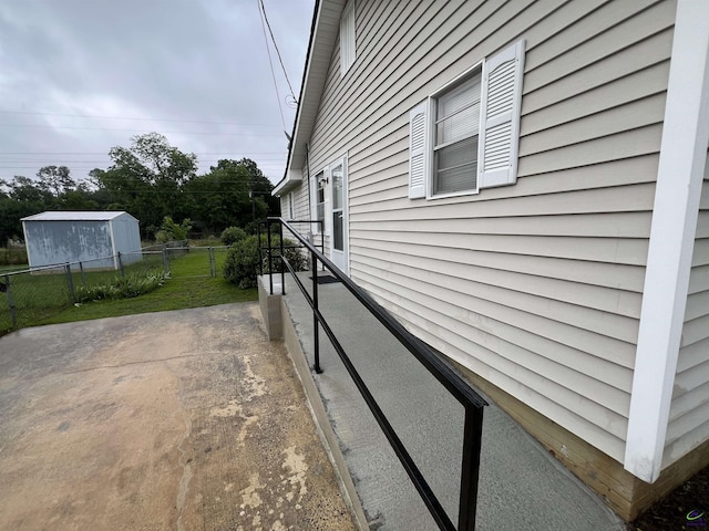 726 Mcarthur Blvd, Warner Robins, GA 31093 - view of side of property featuring fence and a patio