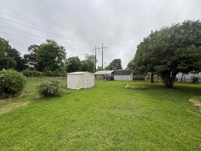 726 Mcarthur Blvd, Warner Robins, GA 31093 - view of yard featuring a shed and an outdoor structure