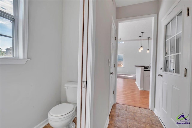 212 Raleigh Dr, Warner Robins, GA 31088 - bathroom featuring stone finish floors, baseboards, and toilet