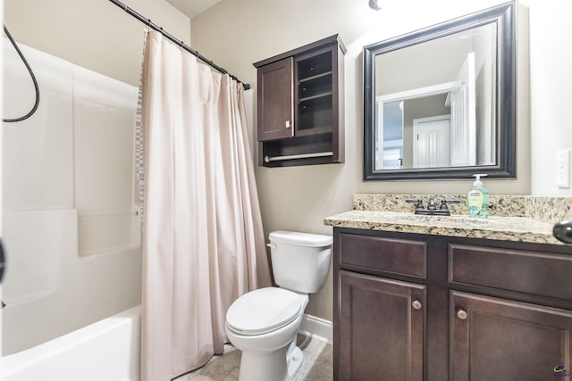 full bath with toilet, baseboards, vanity, and shower / bath combo with shower curtain