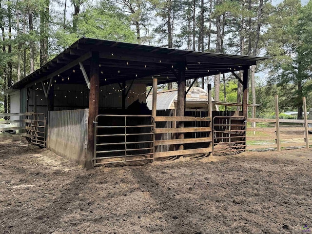 174 Cabero Rd, Hawkinsville, GA 31036 - view of horse barn