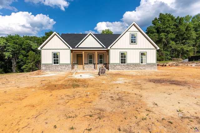 615 Head Rd, Juliette, GA 31046 - modern inspired farmhouse featuring covered porch