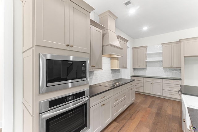 615 Head Rd, Juliette, GA 31046 - kitchen with stainless steel appliances, dark countertops, dark wood-style floors, backsplash, and recessed lighting