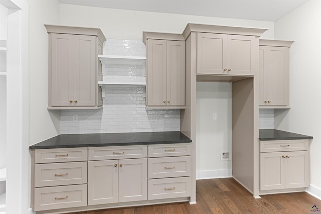 615 Head Rd, Juliette, GA 31046 - kitchen featuring dark countertops, dark wood-style flooring, backsplash, and gray cabinetry