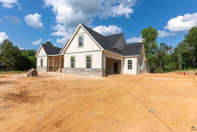 615 Head Rd, Juliette, GA 31046 - modern farmhouse with board and batten siding and roof with shingles