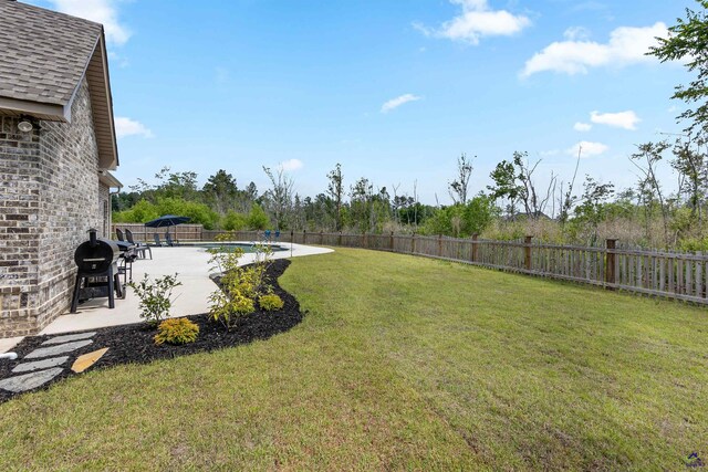 view of yard featuring a patio
