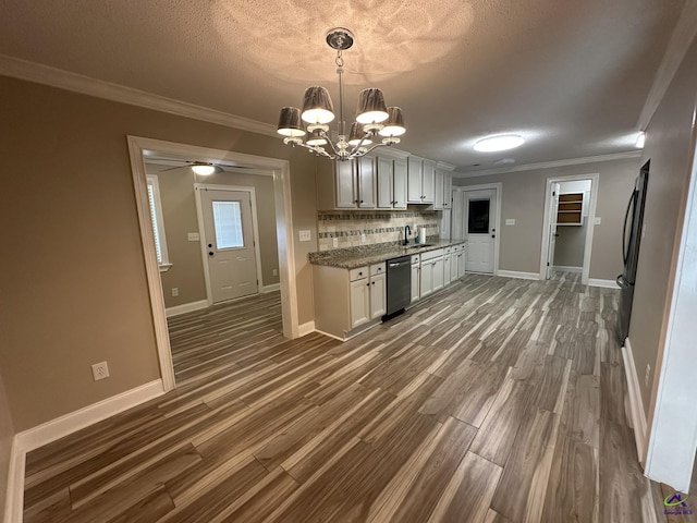 103 Ridley Ct, Warner Robins, GA 31088 - kitchen featuring a sink, appliances with stainless steel finishes, a chandelier, ornamental molding, and a textured ceiling